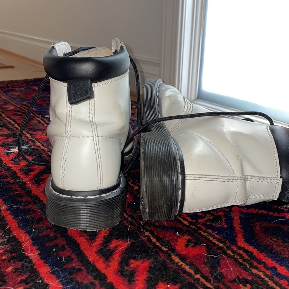 WHITE DOC MARTENS - Picture 3 of 6